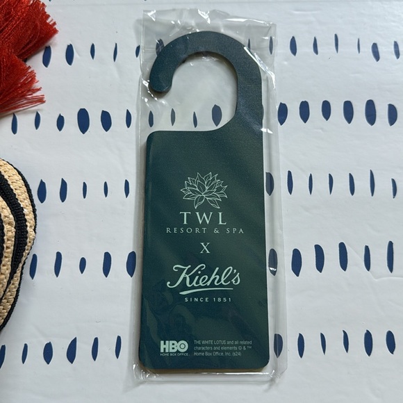 Kiehls x The White Lotus Crossbody Bag - Picture 4 of 4